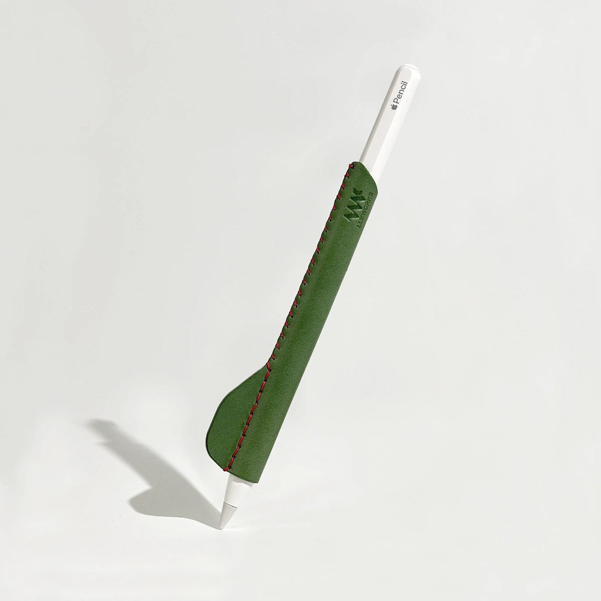 Functional and elegant green leather grip for Apple Pencil, engineered for superior ergonomics and a comfortable, stable hold.