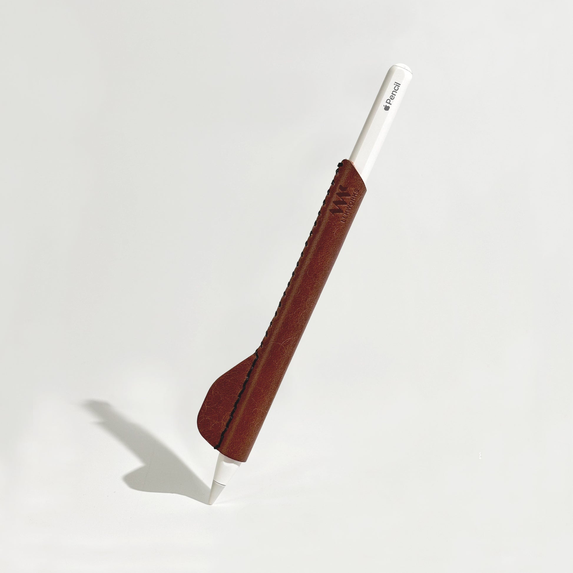 Handcrafted brown leather cover for Apple Pencil, featuring an ergonomic design that improves handling and reduces hand fatigue.