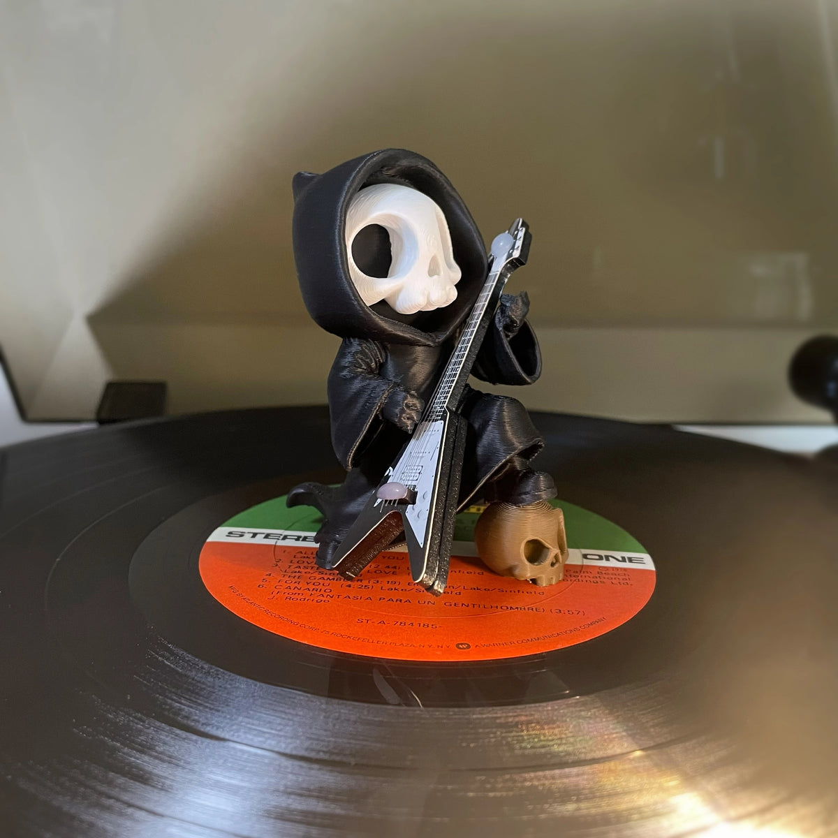 Vinyl Record Weight & Turntable Decor – Lightweight Record Stabilizer & Vinyl Player Accessory for Record Lovers