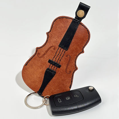 Front view of compact violin leather key pouch – elegant key holder for music lovers