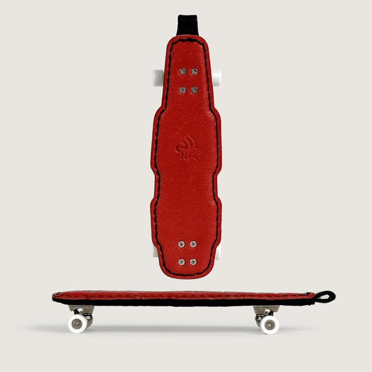 Handmade veg-tan leather longboard keychain with built-in NFC NTAG213 tag, customizable skateboard charm for skaters, EDC accessories, and gift ideas.