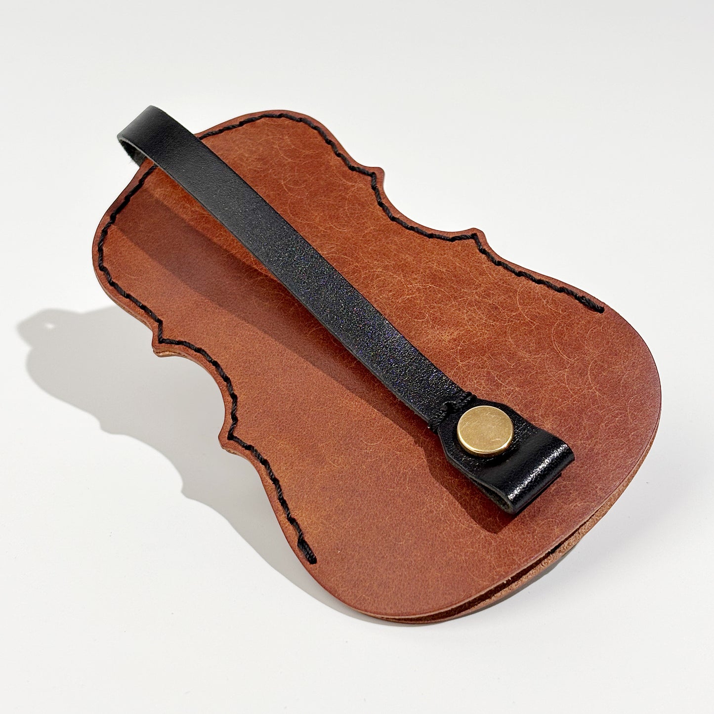 Back view of handmade violin-shaped leather key pouch – perfect gift for violin players